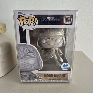 Funko Pop! Marvel Moon Knight bobble-head #1074 Year 2022
